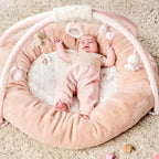 Babygym med krablereir FanFan Ø 90 cm nærbilde av kosedyr