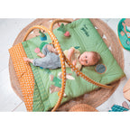 Montert Babygym med lekematte Esel Emmilius med rangle med hengende leker