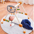Babygym safari i bjørketre detalj av girafffigur