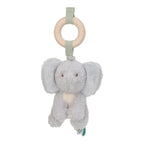 Detalj av Safari Friends figurer på babygym i tre
