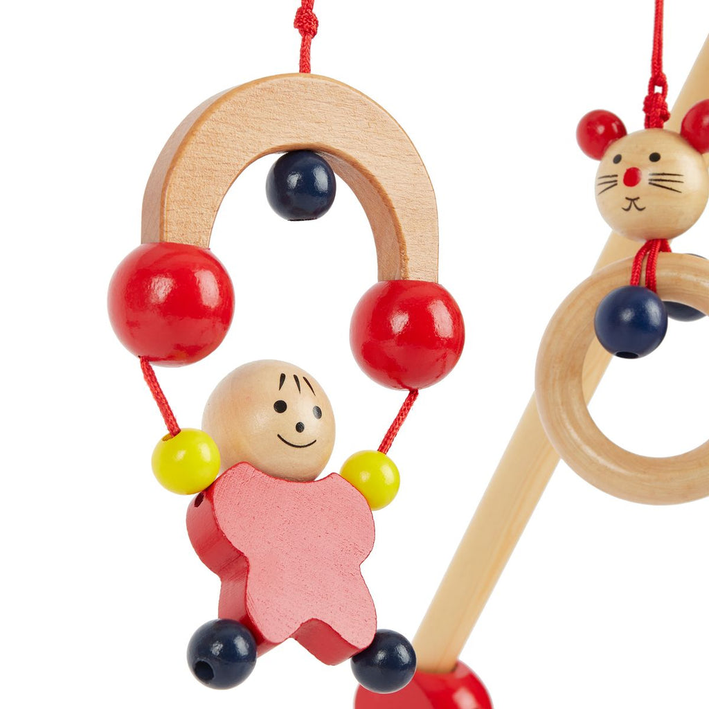 Babygym i tre med hoydejustering fra fodsel - Bieco visning av avrundede kanter