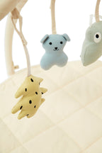 Babygymfigurer Edvin skog 5-pack bakside