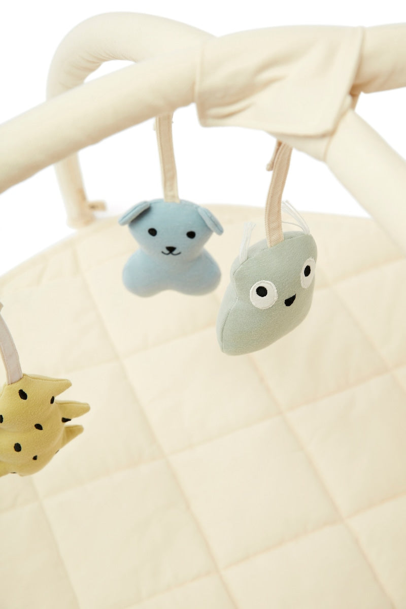Detalj av Babygymfigurer Edvin skog 5-pack med borrelås