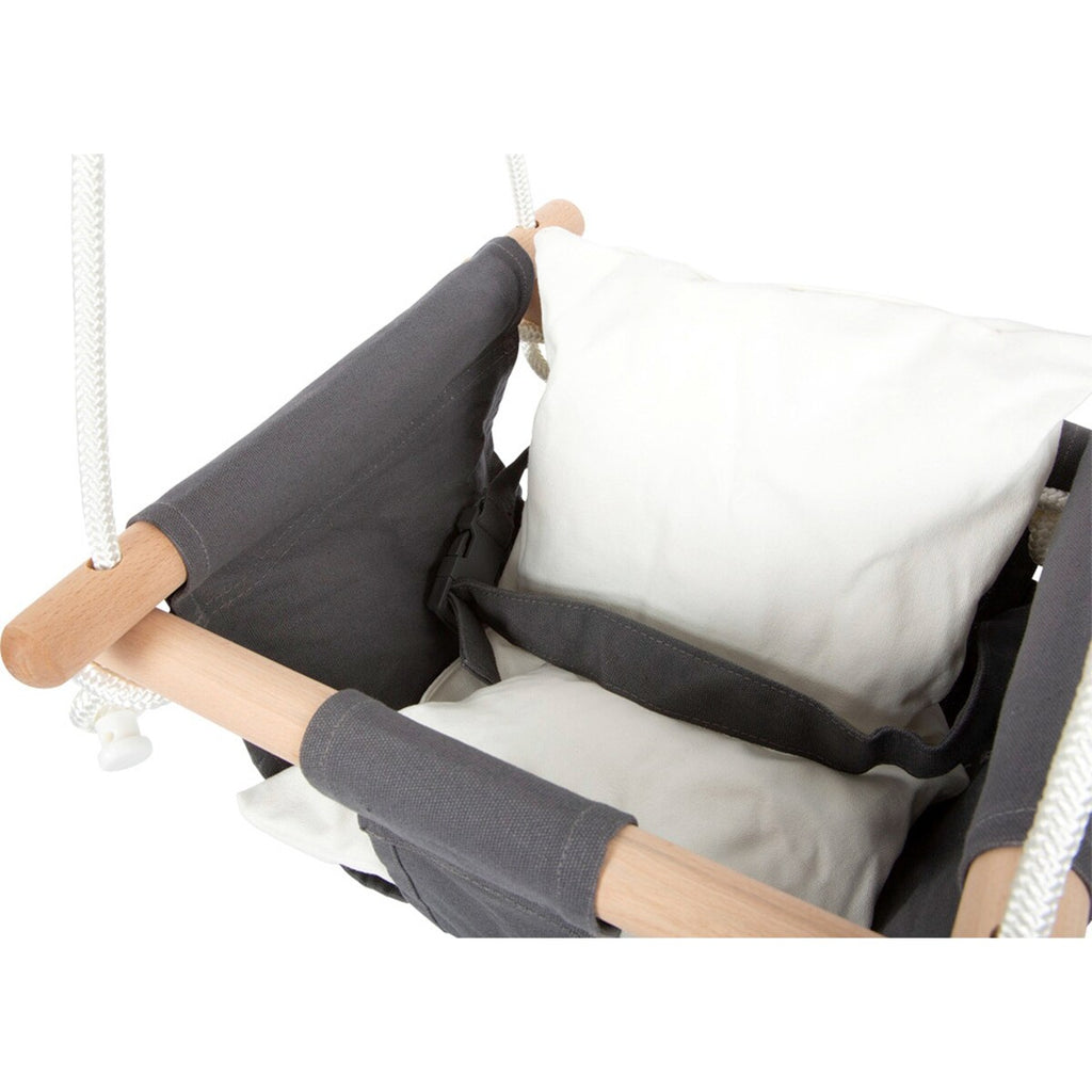 Detalj av tau og skru-karabiner på Babyhuske Komfort