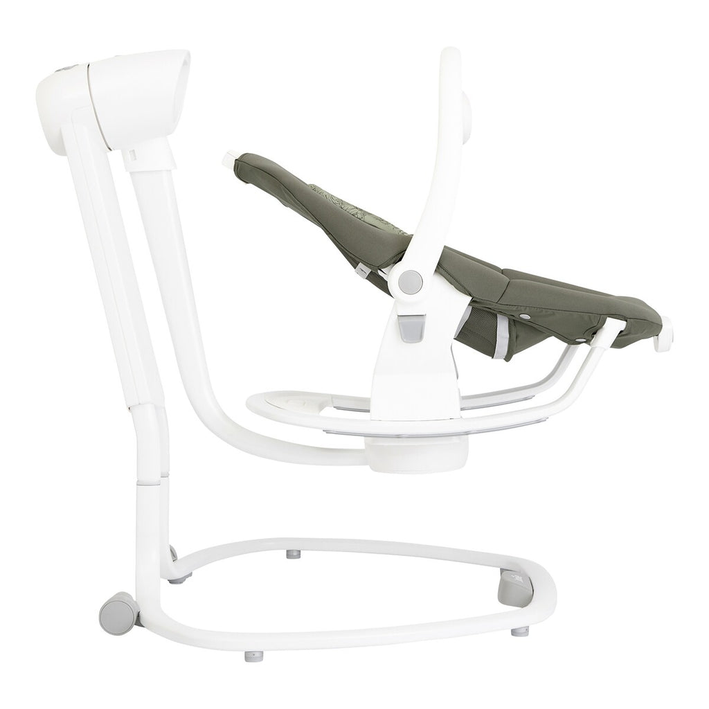 Detalj av sikkerhetssele med SoftTouch-polstring på Babyhuske Serina™ 2in1