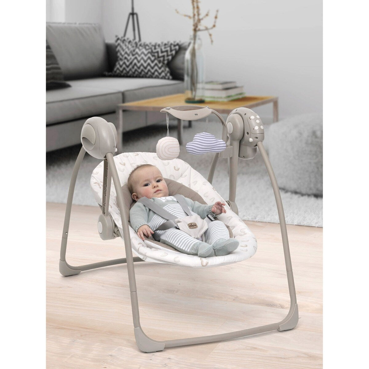 Montert Babyhuske Swing & Play med lekearm og kosedyr