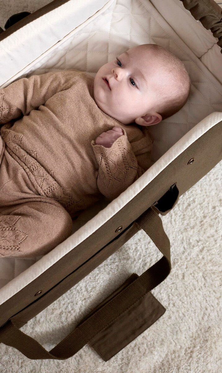 Detalj av stoff og materiale i Babylift Frida Swift Lift 2.0 Olive