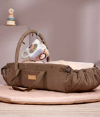 Babylift Frida Swift Lift 2.0 Olive med lekebøyle fra FILIBABBA