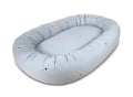 Babynest 2. generasjon Cool Summer broderi Pearl Blue forfra