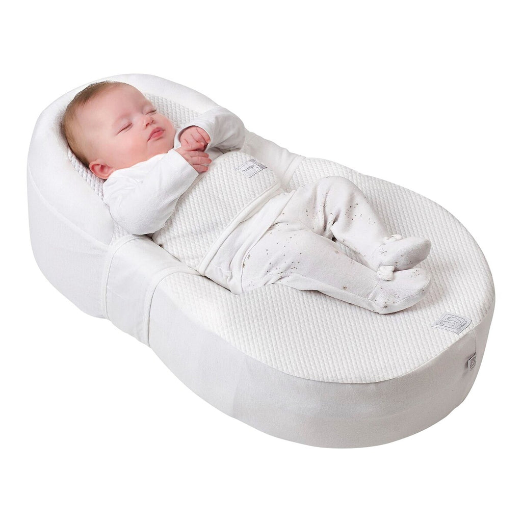 Detalj av materialet i Babynest Cocoonababy med laken og bæreveske