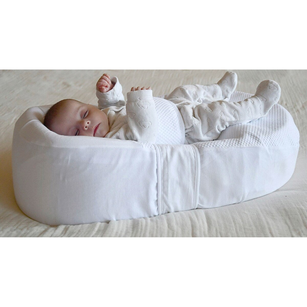 Nærbilde av stoffet i Babynest Cocoonababy med laken og bæreveske