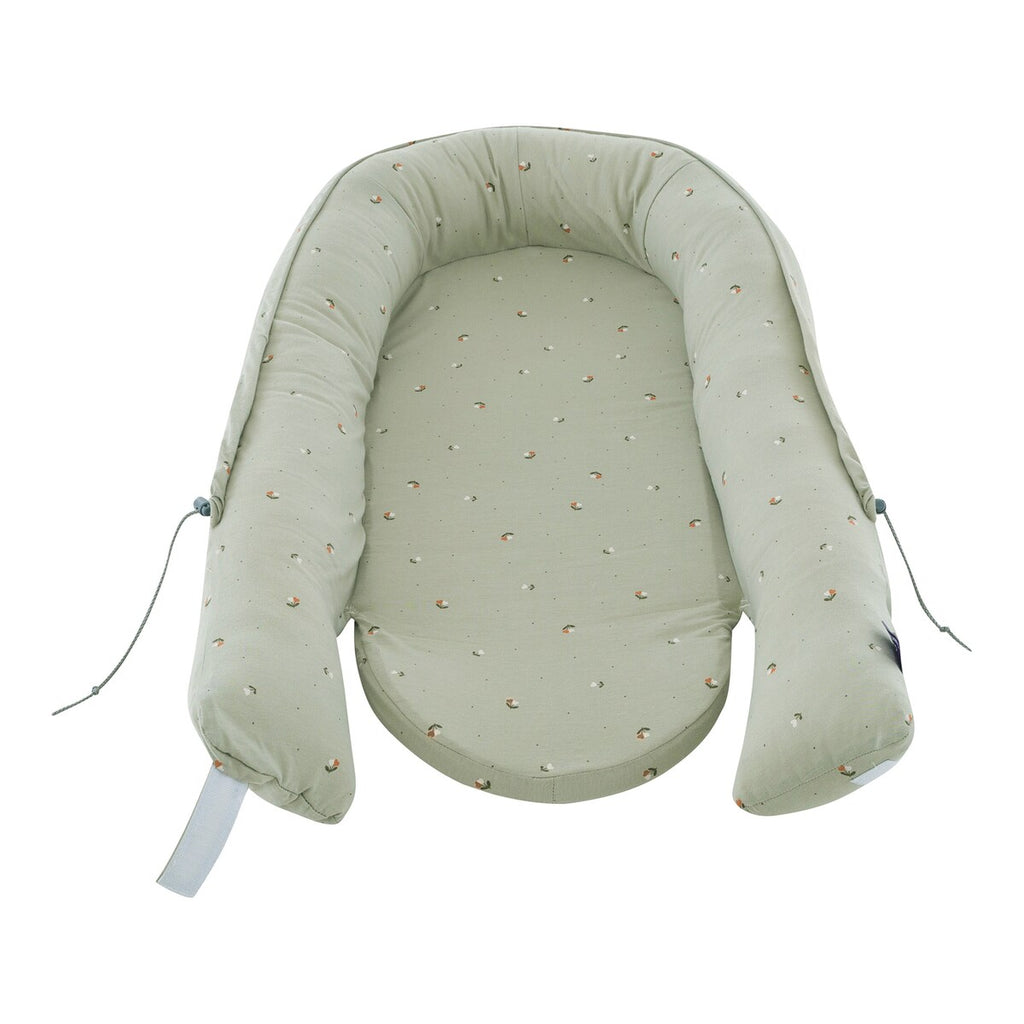 Babynest Home Premium fra fødsel montert i foreldreseng