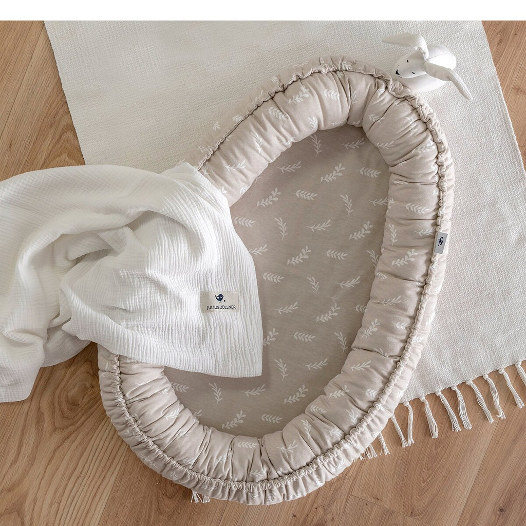 Nærbilde av polstret kant på Babynest NIDO jersey bomull 80x55 cm