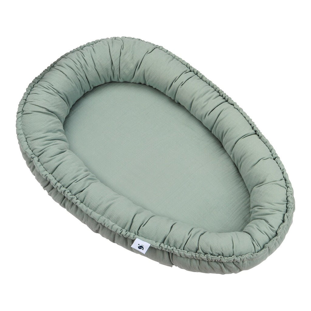 Babynest NIDO musselin 80x55 cm montert i barnerom
