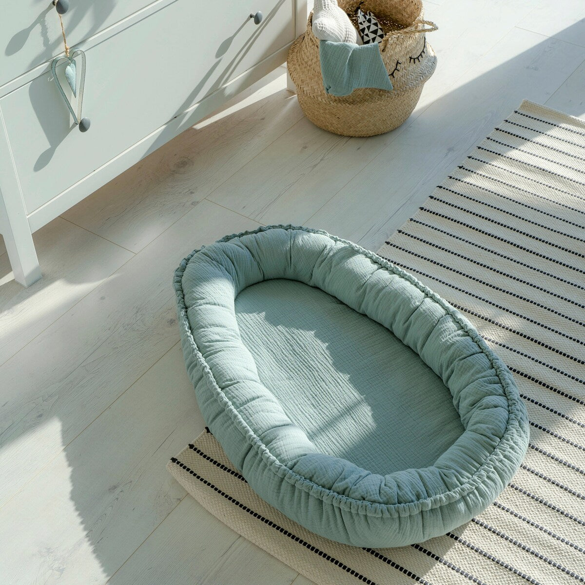 Babynest NIDO musselin 80x55 cm på reise