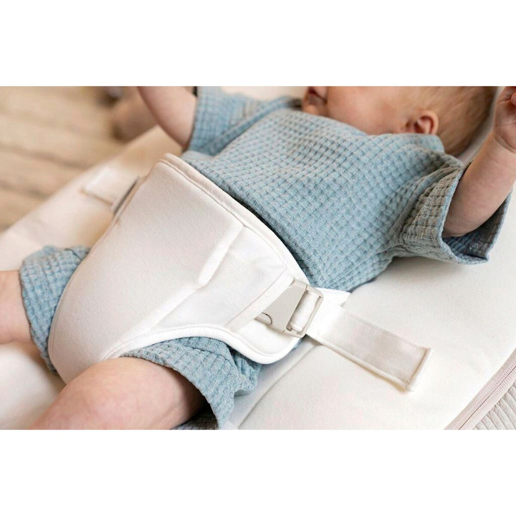 Babynest og sittesekk Seat'n Grow i bruk med barn