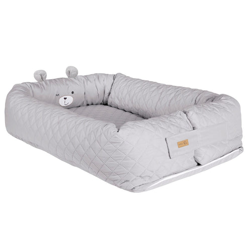 Babynest Style grå med bjørnemotiv - roba forfra