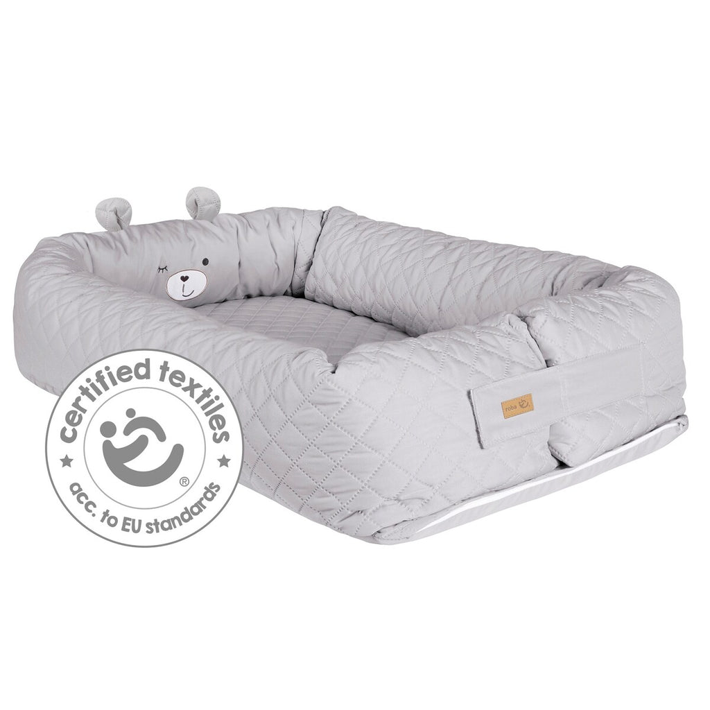 Babynest Style grå med bjørnemotiv - roba glidelås detalj