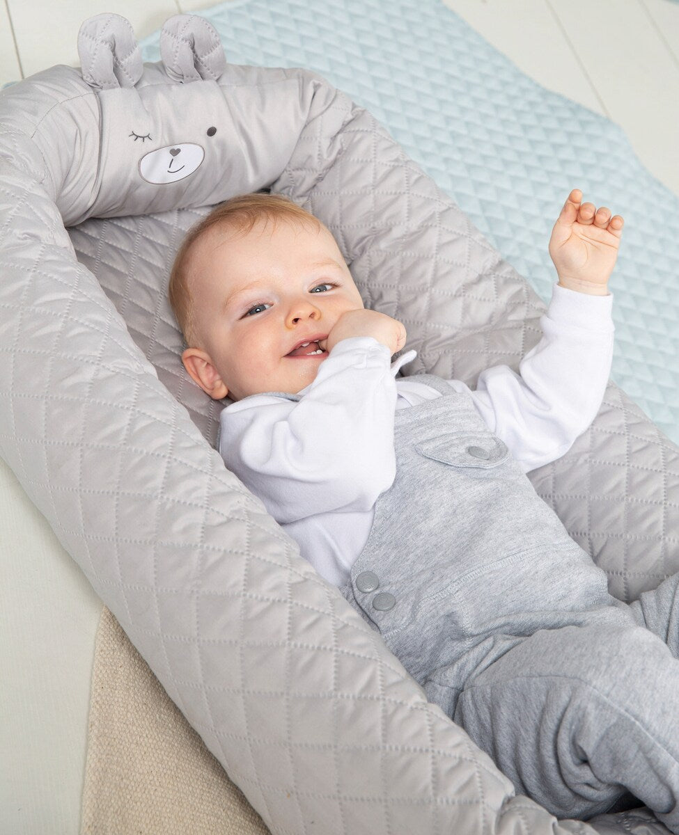 Babynest Style grå med bjørnemotiv - roba bruk som stelleunderlag
