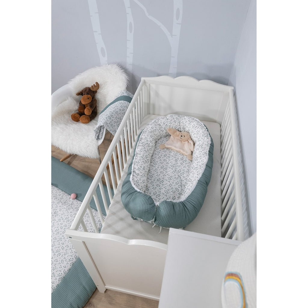 Montert babynest vaffelpiké vendbart 55x95 cm justerbar størrelse