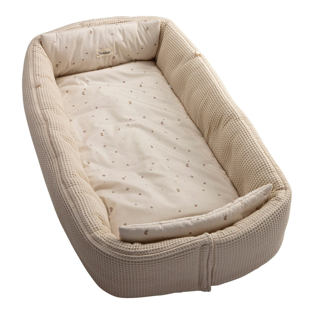 Babynest i vaffelpiqué med vendbart design forfra