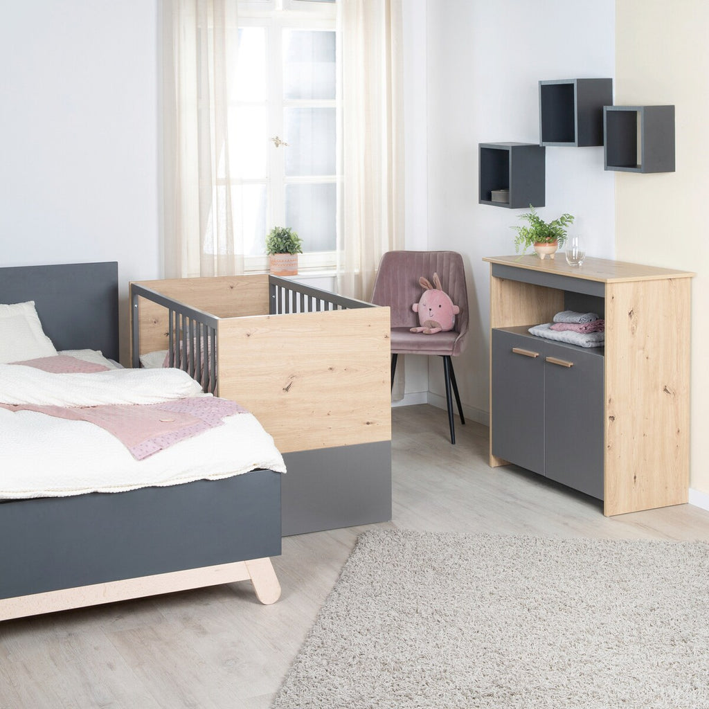 Detalj av antrasitt grå lakk på Babyseng og bedside crib 60x120 cm Anna 2-i-1
