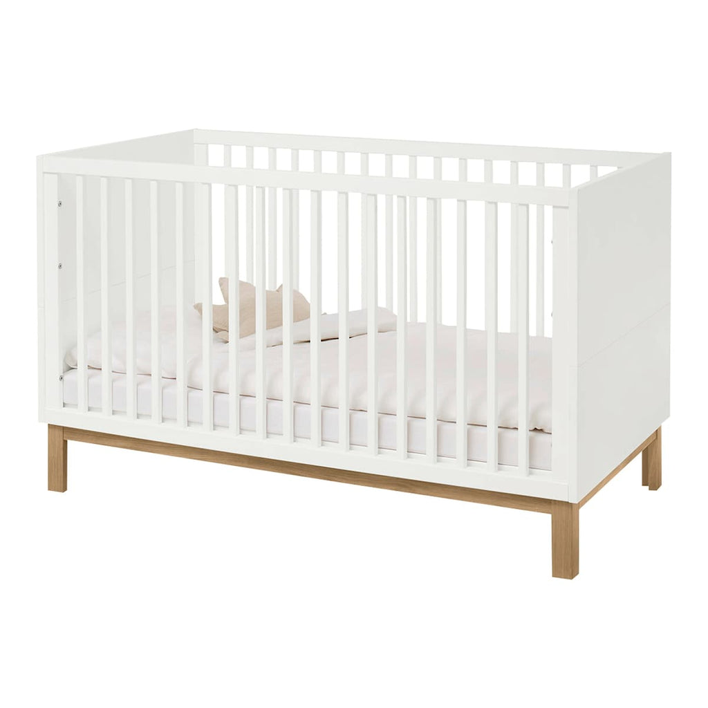 Babyseng Juna 70x140 cm forfra med hvit MDF og eik