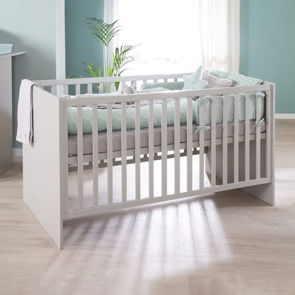 Babyseng Lea 70 x 140 cm med 3 høydeinnstillinger grå liggeflate