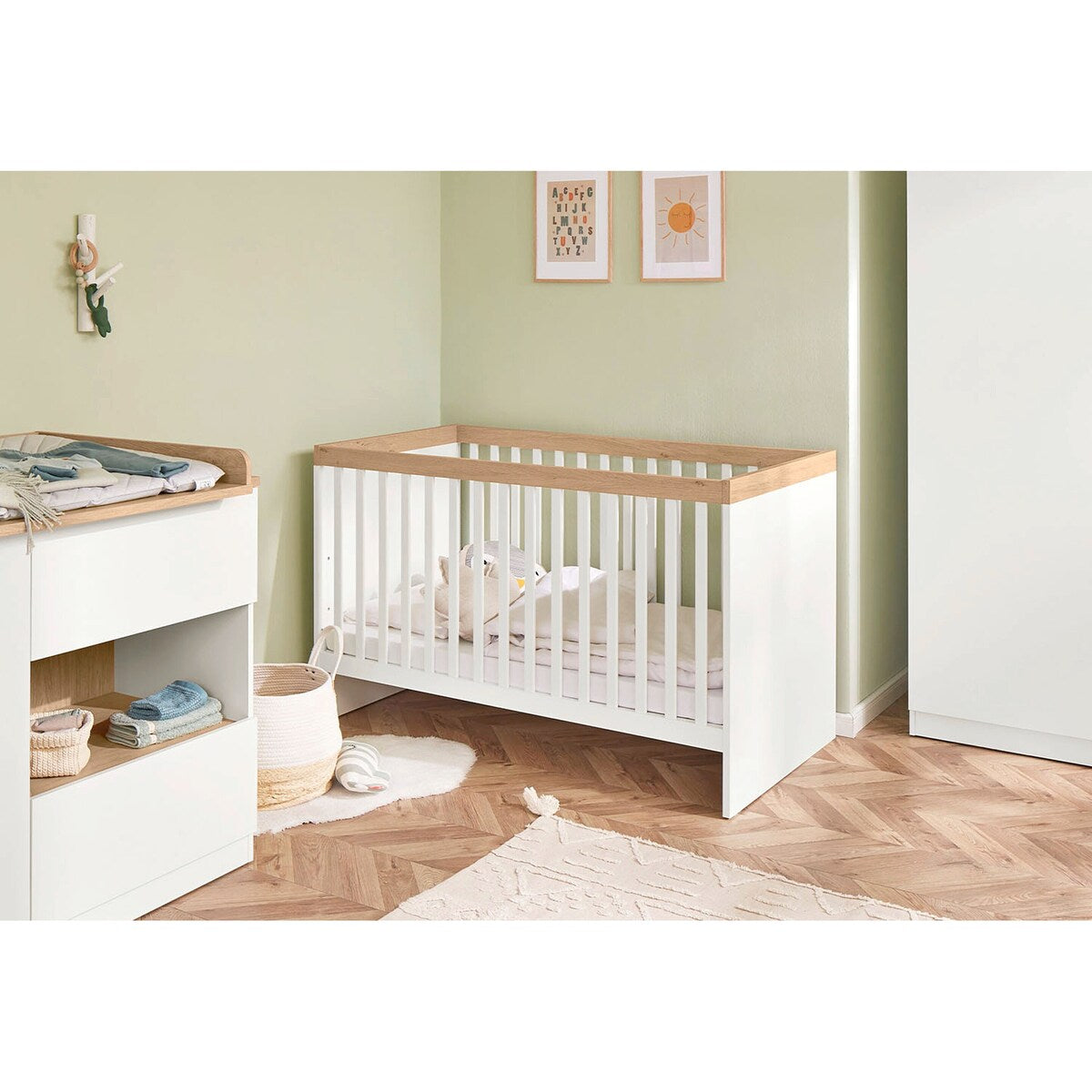 Babyseng Linje 70x140 cm konvertibel til juniorseng detalj av trestruktur