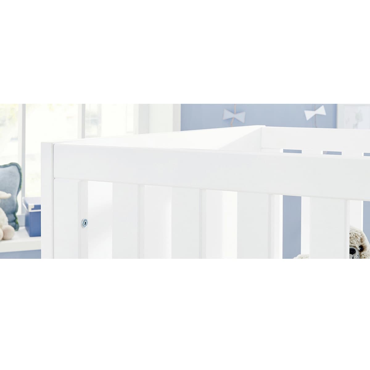 Babyseng og stellekommode Riva ekstra bred 70x140 cm nærbilde av lamellbunn