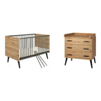 Babyseng og stellekommode Morris Oak 2-delt sett detalj av tredekor