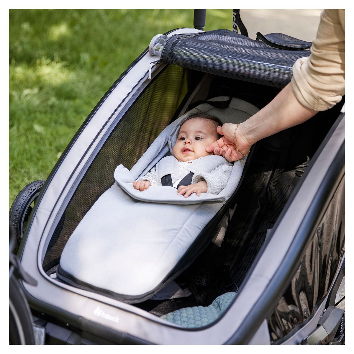 Babysete og nyfødtinnlegg Baby Lounger 2 fra 1 mnd, grå stoffdetalj