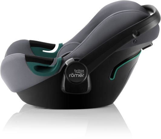 Nærbilde av sikkerhetsbelte på Babystol i-Size fra fødsel til 15 mnd Frost Grey - Britax Römer Baby Safe 3