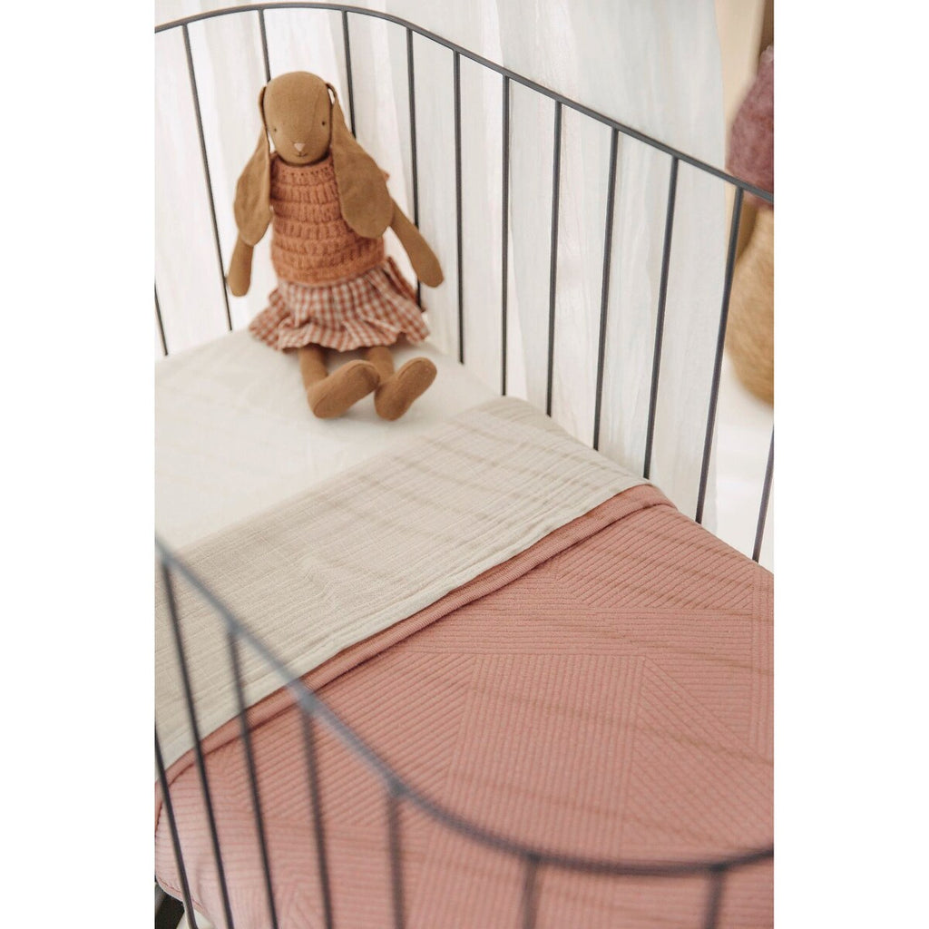 Babyteppe 75x100 cm 0.5 TOG med bomull i bruk