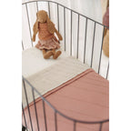 Babyteppe 75x100 cm 0.5 TOG med bomull i bruk