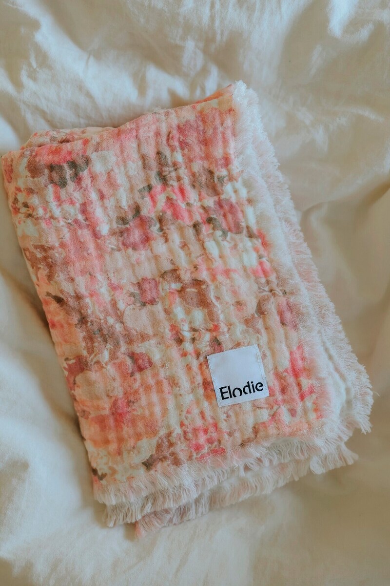 Babyteppe bomull 75x100 cm River Rose Oeko-Tex nærbilde av frynser