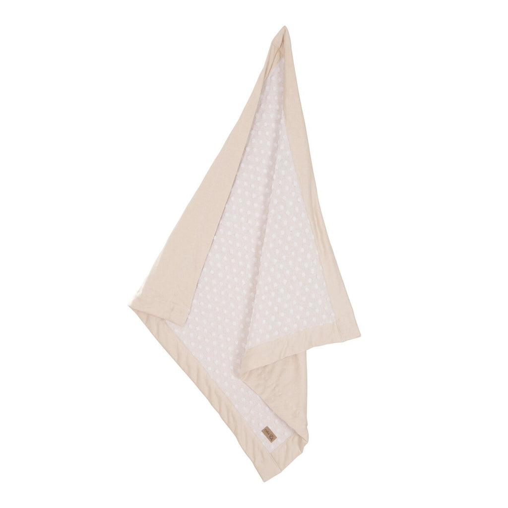 Babyteppe med prikkemønster 80x80 cm frosty almond forfra