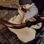 Detalj av Babyteppe i merinoull-teddy 75x95 cm fra emma & noah