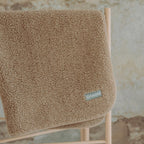 Babyteppe i merinoull-teddy 75x95 cm fra emma & noah i bruk