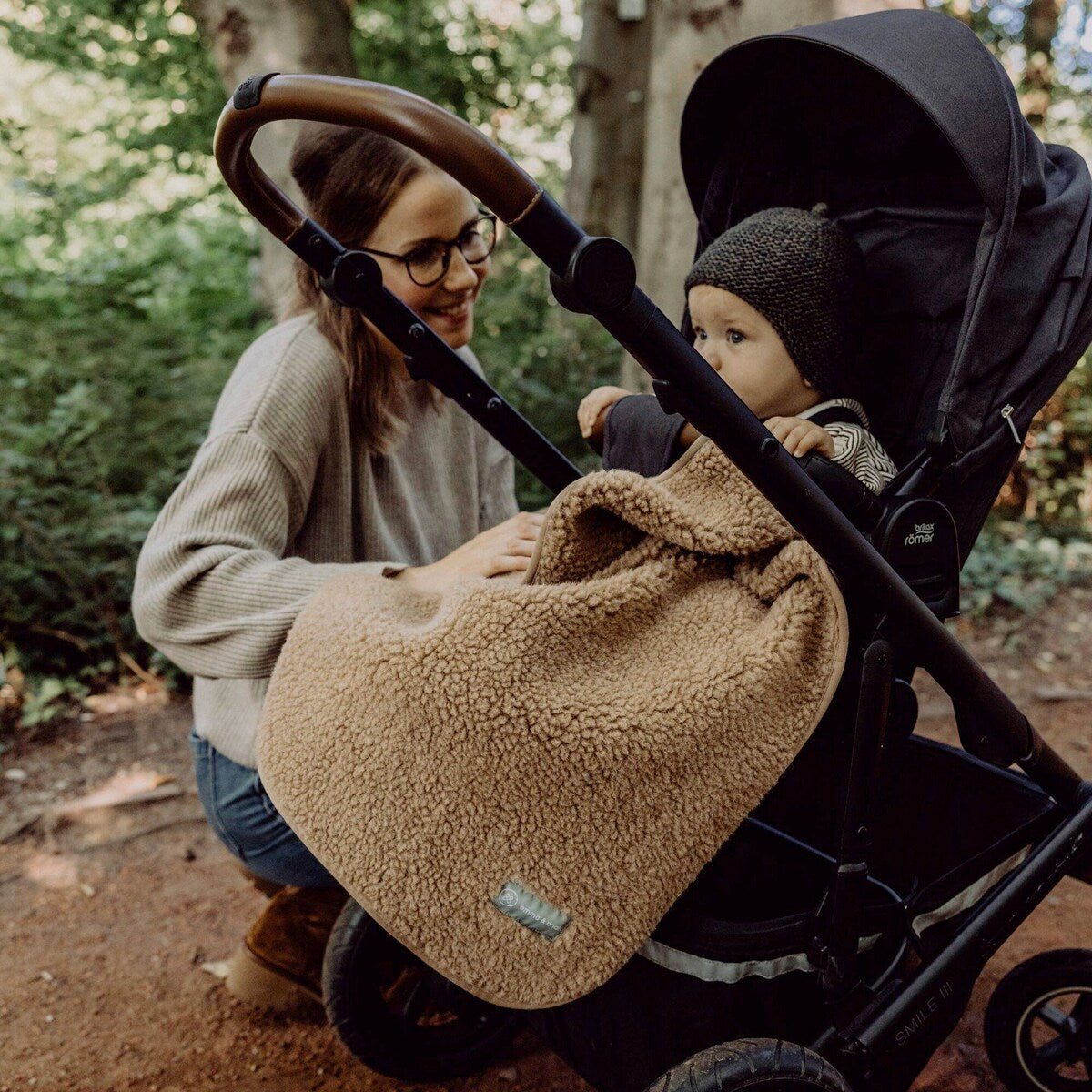 Babyteppe i merinoull-teddy 75x95 cm fra emma & noah med baby