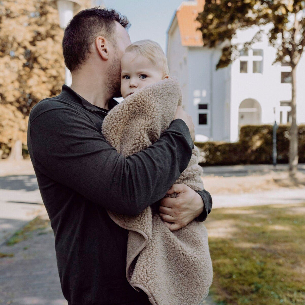 Babyteppe i merinoull-teddy 75x95 cm fra emma & noah lagt ut