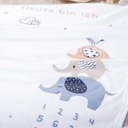 Babyteppe i mikrofiberplysj med milepælskort 75x100 cm - Baby Best