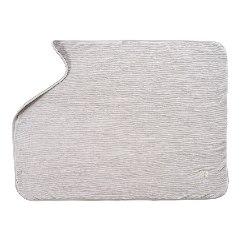 Babyteppe Signature 75x100 cm bomull og teddystoff sammenrullet