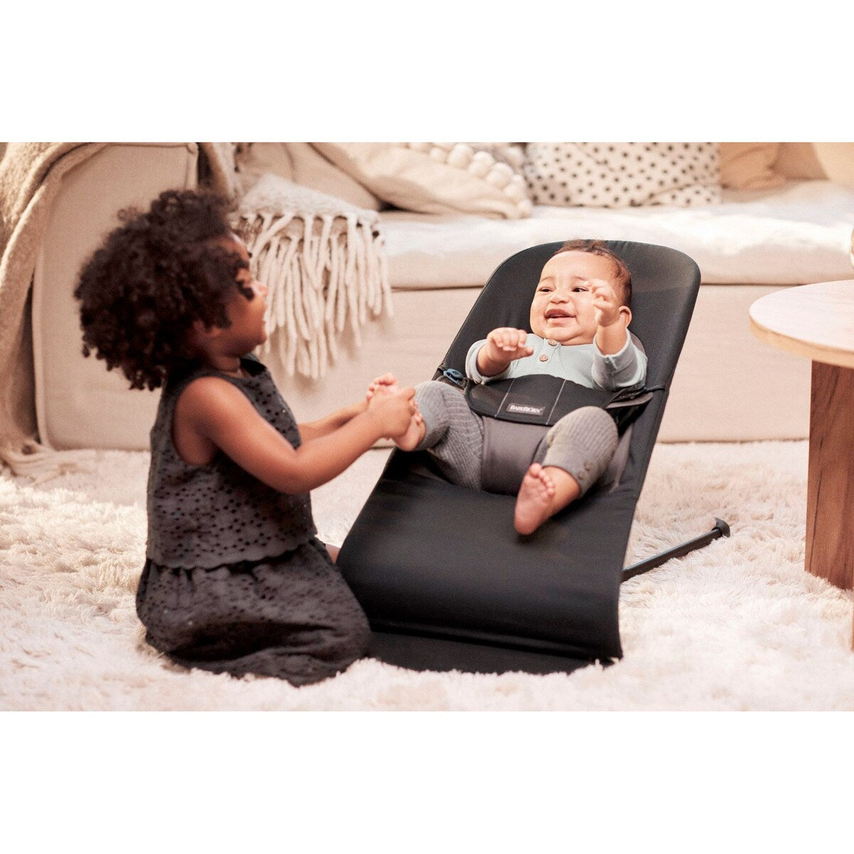 Nærbilde av ergonomisk formet sete på Babyvipp Balance Soft