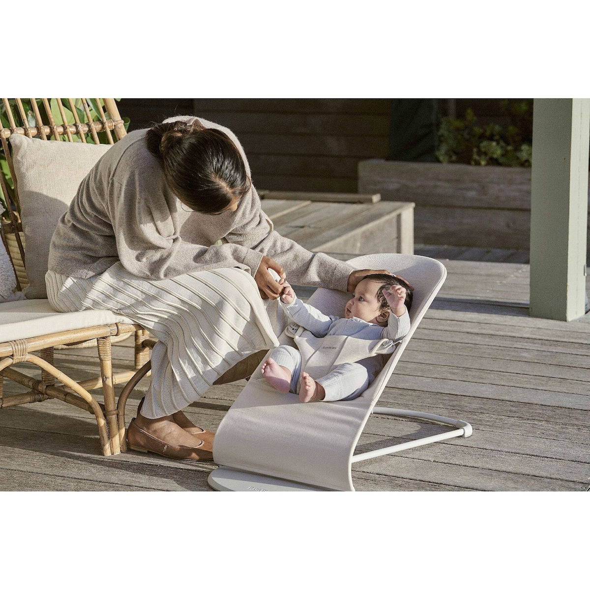 Lekebøyle med fargerike trefigurer på Babyvipp Bliss 3D jersey