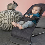 Barn som leker med lekebøyle på Babyvipp Bliss mesh