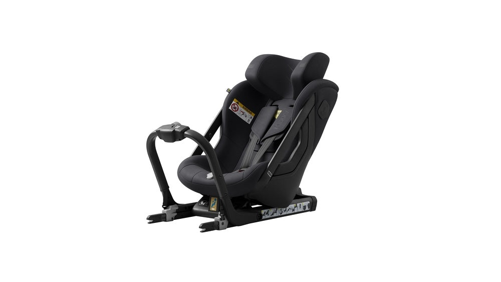 Bakovervendt bilstol One 3 ISOFIX 61-125 cm Axkid bakside