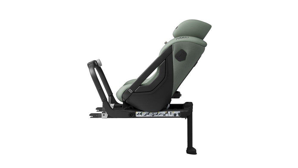 Montert Bakovervendt bilstol One 3 ISOFIX i bil