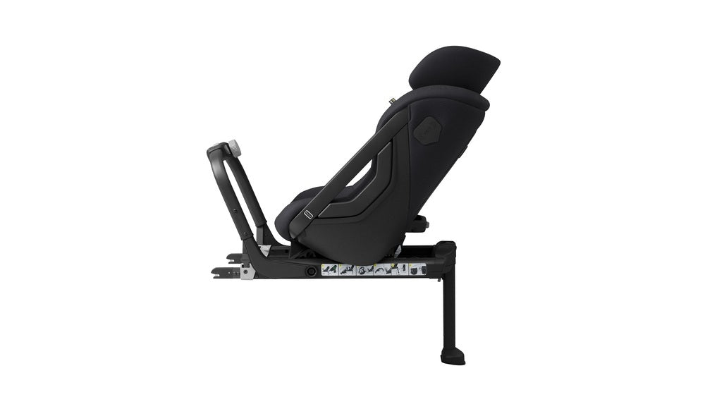 Montert Bakovervendt bilstol One 3 ISOFIX i bil