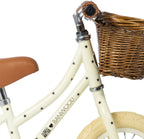Montert Balanssykkel First Go Bonton R 12 tommer krem med kurv i bruk